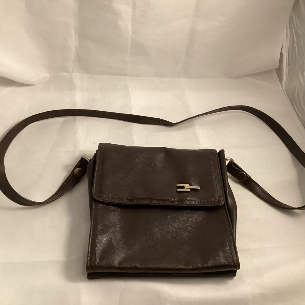 Vintage brown leather purse made in Uruguay